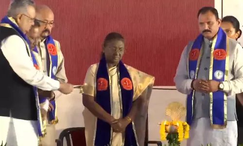 आयुष विश्वविद्यालय के दीक्षांत समारोह में शामिल हुईं राष्ट्रपति द्रौपदी मुर्मु आयुष विश्वविद्यालय के दीक्षांत समारोह में शामिल हुईं राष्ट्रपति द्रौपदी मुर्मु