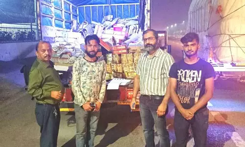 Jalandhar: परीक्षण के लिए मिठाई और तेल के नमूने एकत्र किये गये Jalandhar: परीक्षण के लिए मिठाई और तेल के नमूने एकत्र किये गये