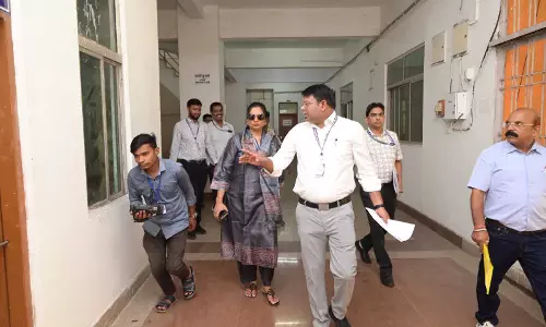 रायपुर दक्षिण उप चुनाव, सामान्य प्रेक्षक जी रेखा रानी ने स्ट्रांगरुम और मतगणना स्थल का किया निरीक्षण