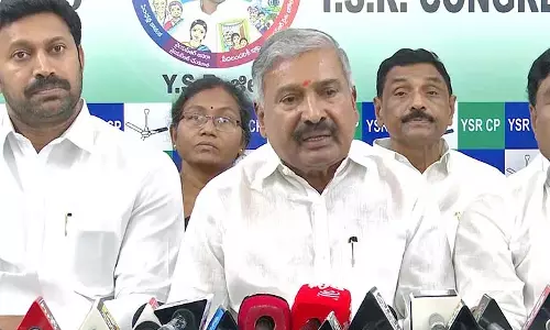 शर्मिला चंद्रबाबू की स्क्रिप्ट पढ़ रही हैं: Peddireddy