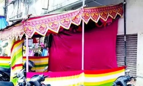 Margao के व्यापारियों ने भीड़भाड़ वाले बाजार क्षेत्र में लॉटरी पंडाल के खिलाफ प्रदर्शन किया Margao के व्यापारियों ने भीड़भाड़ वाले बाजार क्षेत्र में लॉटरी पंडाल के खिलाफ प्रदर्शन किया