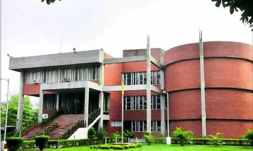 Chandigarh: अनुसंधान सहयोग पर चर्चा
