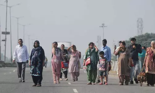Ludhiana जिले में किसानों के विरोध प्रदर्शन से यात्री फंसे Ludhiana जिले में किसानों के विरोध प्रदर्शन से यात्री फंसे