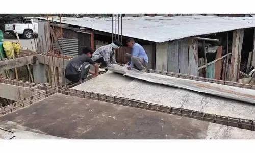 Nagaland : निर्माण श्रमिकों को चुनौतीपूर्ण परिस्थितियों का सामना करना पड़ रहा Nagaland : निर्माण श्रमिकों को चुनौतीपूर्ण परिस्थितियों का सामना करना पड़ रहा