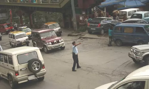 Sikkim : सड़क पर भीड़भाड़ कम करने के लिए गंगटोक में सम-विषम यातायात का प्रस्ताव Sikkim : सड़क पर भीड़भाड़ कम करने के लिए गंगटोक में सम-विषम यातायात का प्रस्ताव