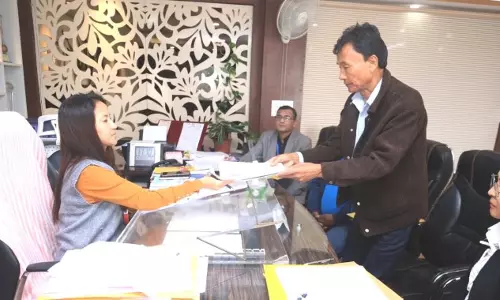 Sikkim उपचुनाव के लिए एसडीएफ उम्मीदवारों ने नामांकन दाखिल किया Sikkim उपचुनाव के लिए एसडीएफ उम्मीदवारों ने नामांकन दाखिल किया