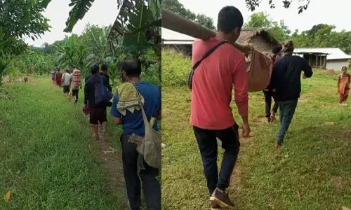 Manipur: तौसेम उपखंड के लोगो ने सड़कों की दयनीय स्थिति की निंदा की Manipur: तौसेम उपखंड के लोगो ने सड़कों की दयनीय स्थिति की निंदा की