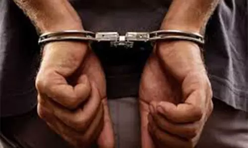 महाराष्ट्र चुनाव से पहले Mumbai के चेंबूर में कार से 20 लाख रुपये नकद जब्त