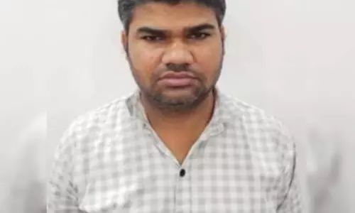 BIG BREAKING: शराब के नकली होलोग्राम मामलें में एकाउंटेंट सुनील दत्त गिरफ्तार