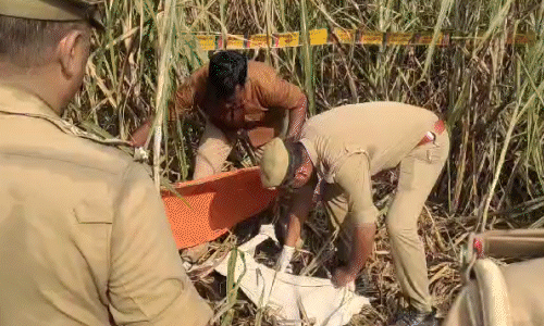 Roorkee: तीन दिन से लापता मासूम ,खेत में बच्चे का शव मिलने से हड़कंप Roorkee: तीन दिन से लापता मासूम ,खेत में बच्चे का शव मिलने से हड़कंप