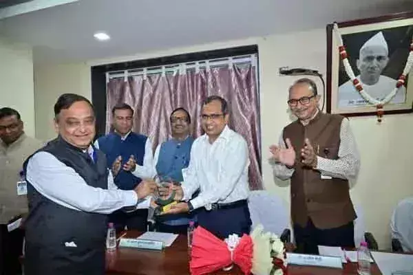 Ranchi: कोल इंडिया के पूर्व चेयरमैन ने सेवा सदन का किया दौरा Ranchi: कोल इंडिया के पूर्व चेयरमैन ने सेवा सदन का किया दौरा