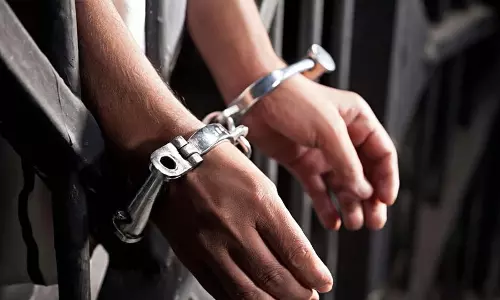 Crime: मामूली विवाद में फुटवियर दुकानदार की चाकू घोंपकर हत्या, आरोपी गिरफ्तार