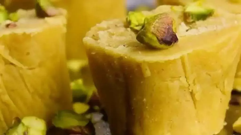 Soan Papdi Recipe:दिवाली पर घर पर बनाएं सोन पापड़ी