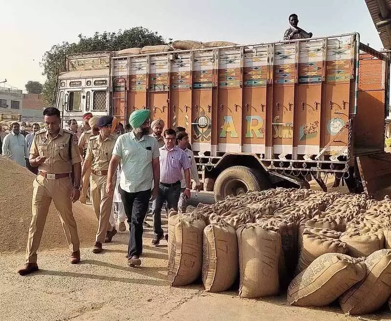 मंत्री, विधायक मंडियों में मुश्किल से ही दिखे: Farmer unions