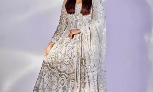 Fashion Tips: अगर आप अनारकली कुर्ता पहन रही हैं तो इन गलतियों से बचें Fashion Tips: अगर आप अनारकली कुर्ता पहन रही हैं तो इन गलतियों से बचें