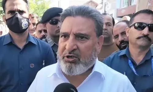 श्रद्धालुओं के लिए पर्याप्त व्यवस्था सुनिश्चित करें: Altaf Bukhari
