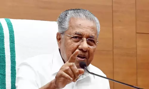 Kerala: मुख्यमंत्री पिनाराई विजयन ने खुद को विवादों से दूर रखा Kerala: मुख्यमंत्री पिनाराई विजयन ने खुद को विवादों से दूर रखा