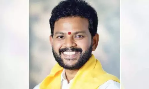 Andhra: अयप्पा भक्त विशेष पोशाक पहनकर विमान में चढ़ सकेंगे Andhra: अयप्पा भक्त विशेष पोशाक पहनकर विमान में चढ़ सकेंगे