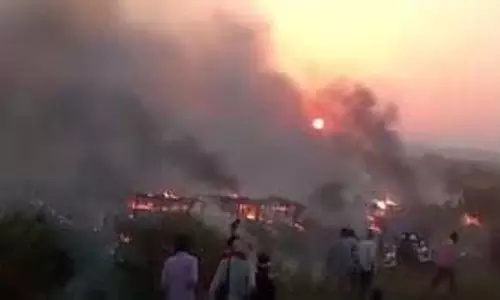 MP News: पटाखा बाजार में लगी भीषण आग,मच गई अफरातफरी MP News: पटाखा बाजार में लगी भीषण आग,मच गई अफरातफरी
