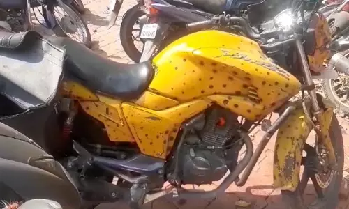 पुलिस भी रह गई हक्की-बक्की, चुनौती देकर चोर चुरा ले गए Police की चीता मोबाइल बाइक पुलिस भी रह गई हक्की-बक्की, चुनौती देकर चोर चुरा ले गए Police की चीता मोबाइल बाइक