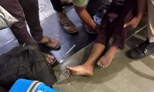 9 यात्री घायल, बांद्रा रेलवे स्टेशन पर भगदड़ की खबर 9 यात्री घायल, बांद्रा रेलवे स्टेशन पर भगदड़ की खबर