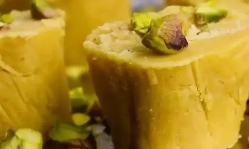 Soan Papdi Recipe:दिवाली पर घर पर बनाएं सोन पापड़ी Soan Papdi Recipe:दिवाली पर घर पर बनाएं सोन पापड़ी
