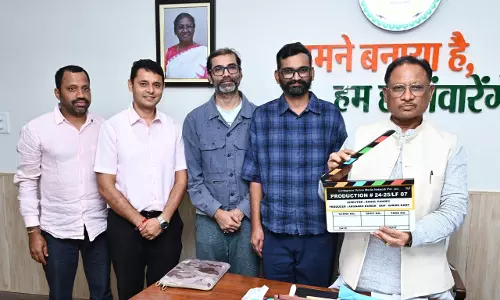 मुख्यमंत्री साय ने वेब सीरीज ग्राम-चिकित्सालय के मुहूर्त-शॉट का दिया क्लैप