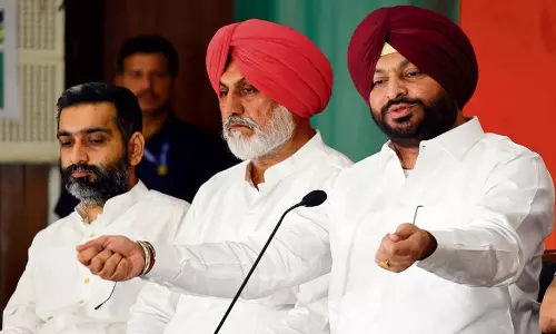 Punjab: बिट्टू ने किसानों की परेशानियों के लिए सीएम को जिम्मेदार ठहराया