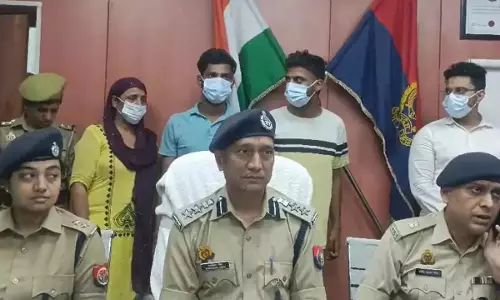 चेन स्नेचिंग गैंग: मां-बेटा और सुनार गिरफ्तार, ऐसे ठिकाने लगाते थे छीनी गई चेन चेन स्नेचिंग गैंग: मां-बेटा और सुनार गिरफ्तार, ऐसे ठिकाने लगाते थे छीनी गई चेन