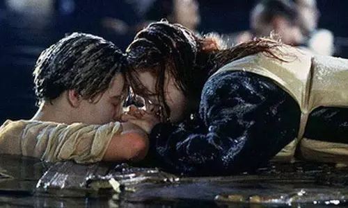 टाइटैनिक के मशहूर दृश्य में दिखाया गया दरवाज़ा कोई दरवाज़ा नहीं था: Kate Winslet टाइटैनिक के मशहूर दृश्य में दिखाया गया दरवाज़ा कोई दरवाज़ा नहीं था: Kate Winslet