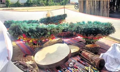 Telangana के निर्मल जिले में स्थानांतरित जनजातियाँ समुदाय और संस्कृति को बढ़ावा दे रही Telangana के निर्मल जिले में स्थानांतरित जनजातियाँ समुदाय और संस्कृति को बढ़ावा दे रही