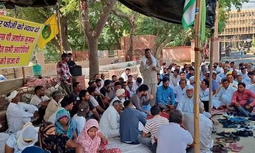 Haryana :  आत्महत्या के लिए उकसाने का मामला पीड़ित परिवार ने अनिश्चितकालीन हड़ताल शुरू