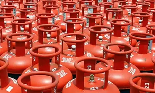 Diwali पर मुफ्त एलपीजी सिलेंडर का तोहफा इन ग्राहकों के लिए बड़ी खुशखबरी