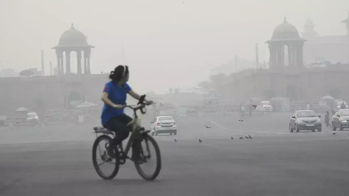 Delhi में वायु प्रदूषण की समस्या फिर से बढ़ने लगी , AQI 400 पार Delhi में वायु प्रदूषण की समस्या फिर से बढ़ने लगी , AQI 400 पार