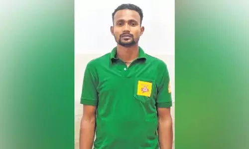 Odisha: तूफान का सामना करते हुए एम्बुलेंस कर्मचारियों ने महिला को स्वास्थ्य केंद्र पहुंचाया