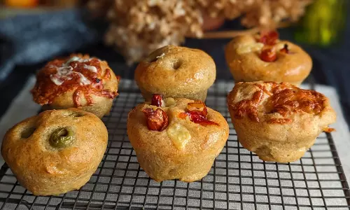 Cheese and Green प्याज फोकासिया मफिन रेसिपी