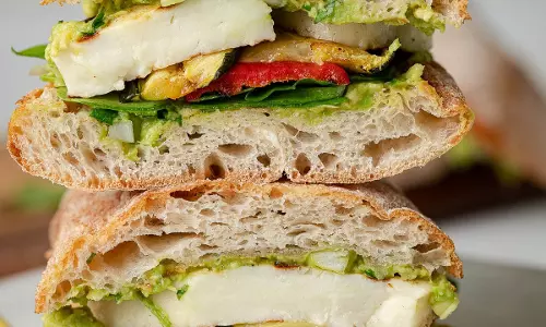 Ricotta ग्रिल्ड कोर्गेट और मटर सैंडविच रेसिपी