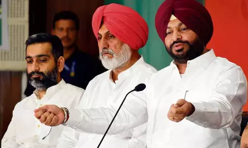 Bittu ने किसानों की परेशानियों के लिए सीएम को जिम्मेदार ठहराया Bittu ने किसानों की परेशानियों के लिए सीएम को जिम्मेदार ठहराया