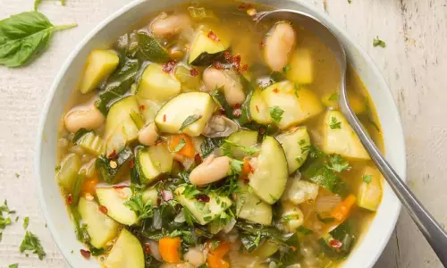 Zucchini and Lemon पास्ता सूप रेसिपी Zucchini and Lemon पास्ता सूप रेसिपी