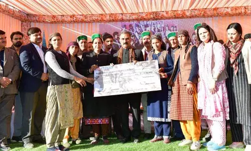 CM ने शिमला के डोडरा-क्वार की 509 महिलाओं को 1,500 रुपये मासिक अनुदान जारी