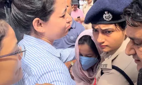 Assam : करोड़ों रुपये के ऑनलाइन ट्रेडिंग घोटाले मामले में अभिनेत्री सुमी बोरा और 7 अन्य को न्यायिक हिरासत में भेजा