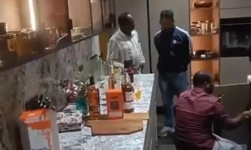 Bandi ने जनवाड़ा फार्महाउस पार्टी में शामिल लोगों के खिलाफ कार्रवाई की मांग की