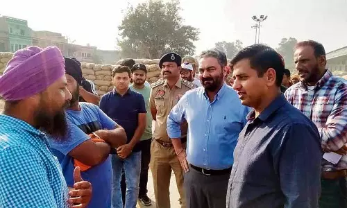 DC, एसएसपी ने जिले की मंडियों का औचक निरीक्षण किया