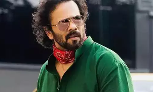 Rohit Shetty ने परिवार के सदस्यों के चेहरे से नकाब हटाया Rohit Shetty ने परिवार के सदस्यों के चेहरे से नकाब हटाया