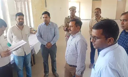 Dausa: व्यय पर्यवेक्षक ने खैरवाल और चालना बालाजी एसएसटी चेकपोस्ट का किया निरीक्षण