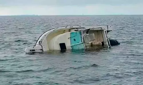 Assam : धुबरी की टिपकाई नदी में नाव की टक्कर में 20 लोग घायल, 5 बच्चे लापता
