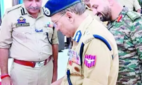 ADGP Jammu ने सेना, जेकेपी विशेष बलों के संयुक्त प्रशिक्षण की सराहना की ADGP Jammu ने सेना, जेकेपी विशेष बलों के संयुक्त प्रशिक्षण की सराहना की