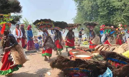 डंडारी मंडलियों ने Mancherial में पद्मलपुरी खाको मंदिर का दौरा किया