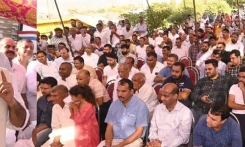 सतीश शर्मा ने Chhamb का दौरा कर जन कल्याण विकास कार्यक्रमों की समीक्षा की सतीश शर्मा ने Chhamb का दौरा कर जन कल्याण विकास कार्यक्रमों की समीक्षा की