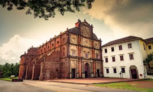 Old Goa के चर्चों में पर्यटकों की लगी लंबी कतार